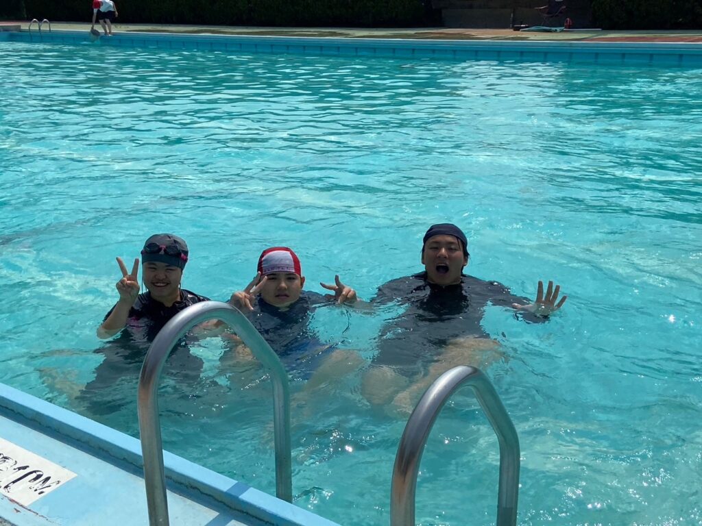 今年もプールに川色々なところに水遊びをしに行きました。みんな真っ黒です。